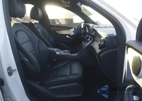 2019 Mercedes-Benz Glc 300 from USA, damaged, VIN WDC0G4JB4KF608665